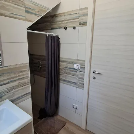 Casadelpini -de 5 A 8 Personnes - Jardin - 800m סן פייטרו אין בוואניה